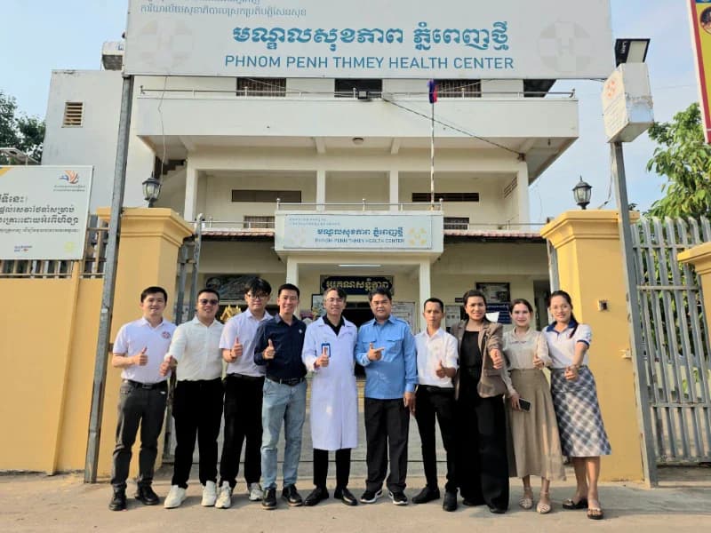TẬP ĐOÀN Y KHOA VISI ĐỒNG HÀNH CÙNG CHƯƠNG TRÌNH KHÁM MẮT MIỄN PHÍ CHO 600 NGƯỜI DÂN TẠI THỦ ĐÔ PHNOM PENH (CAMPUCHIA)